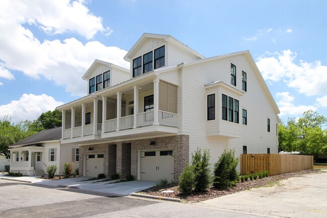 25 W 45th St in Savannah, GA - Foto de edificio - Building Photo