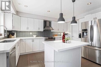 15 Vanhorne Cl in Brampton, ON - Building Photo - Building Photo