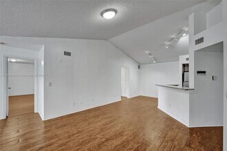 417 Vista Isles Dr, Unit 2321 in Sunrise, FL - Foto de edificio - Building Photo