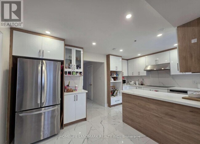 16 Redcastle Crescent in Georgina, ON - Building Photo - Building Photo