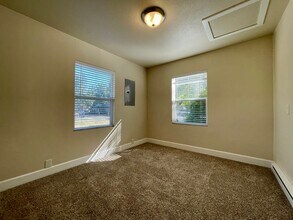 645 NE Roberts Ave in Gresham, OR - Building Photo - Building Photo