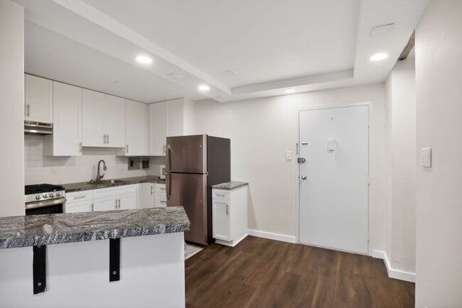 2401 H St NW in Washington, DC - Building Photo - Building Photo