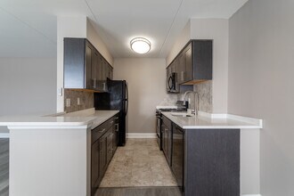 Gateway Towers in Philadelphia, PA - Foto de edificio - Interior Photo