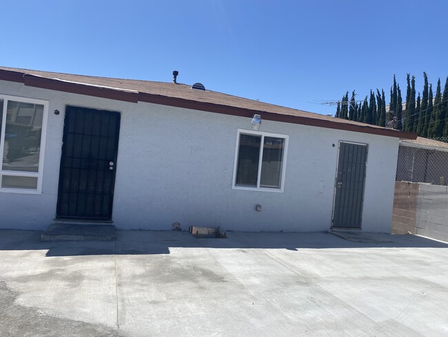 14105 Yukon Ave in Hawthorne, CA - Foto de edificio - Building Photo