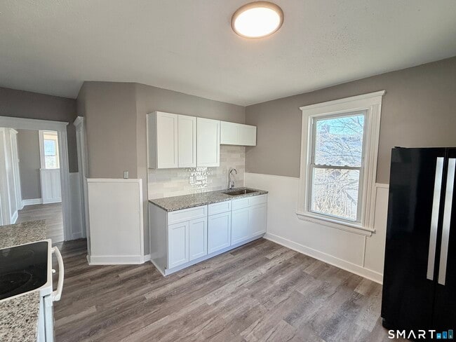 696 Main St in Torrington, CT - Building Photo - Building Photo