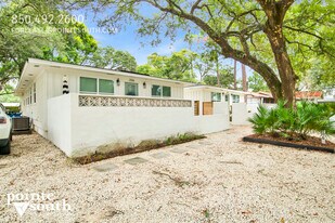 208 E 22nd Ave in Gulf Shores, AL - Building Photo