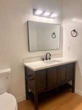 Regency Apartments in Woodland Hills, CA - Building Photo - Building Photo