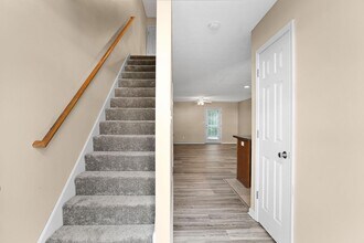 6694 S Wilson Rd in Radcliff, KY - Building Photo - Building Photo