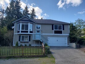 7780 NE Harbor View Dr in Poulsbo, WA - Building Photo