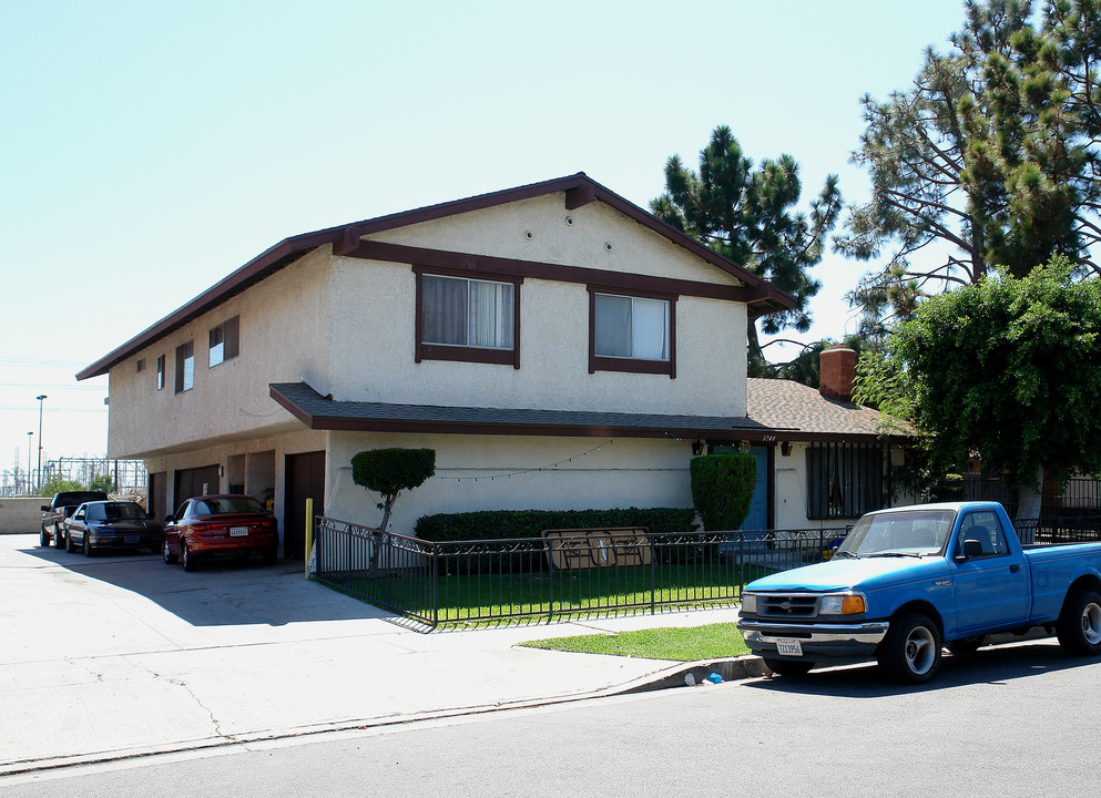 1844 E Coral Ave in Orange, CA - Foto de edificio