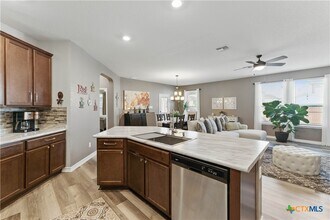 304 Dakota Crk in New Braunfels, TX - Foto de edificio - Building Photo