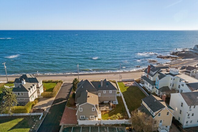 207 Beach Ave in Kennebunk, ME - Building Photo - Building Photo