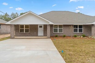 6878 Trailride N in Milton, FL - Building Photo