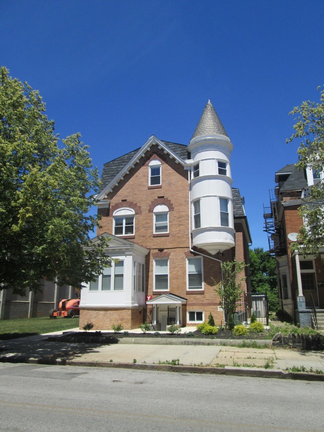 2317 Linden Ave in Baltimore, MD - Foto de edificio - Building Photo