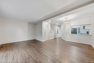 483 W Lincoln Ave in Madison Heights, MI - Building Photo - Building Photo