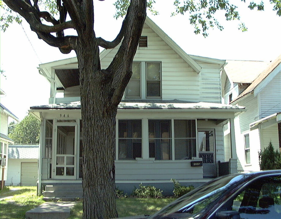 946 Butler St in Toledo, OH - Building Photo