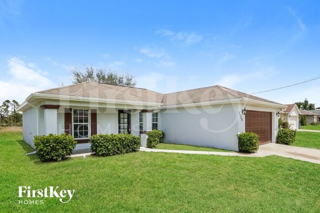 5326 Beauty St in Lehigh Acres, FL - Building Photo - Building Photo