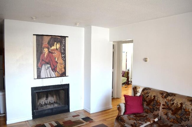 50 Evergreen St, Unit 22 in Boston, MA - Foto de edificio - Building Photo