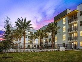 Irving Place North Rocky Point in Tampa, FL - Building Photo