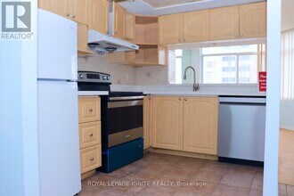 88-488 Alton Towers Cir in Toronto, ON - Building Photo - Building Photo