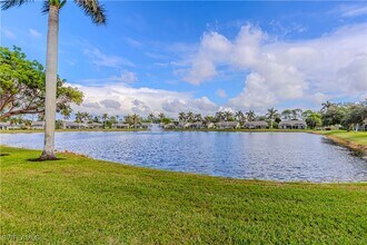 5595 Greenwood Cir in Naples, FL - Building Photo - Building Photo