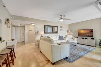 950 Lavers Cir in Delray Beach, FL - Foto de edificio - Building Photo