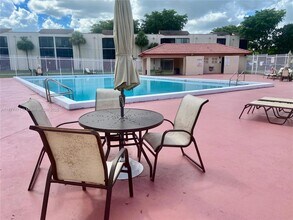 3199 Foxcroft Rd, Unit 113 in Miramar, FL - Building Photo - Building Photo