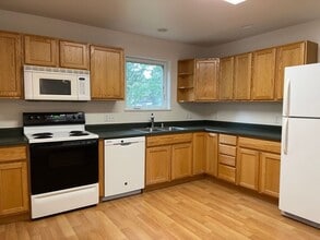 4683 Bluegill Rd in Fairbanks, AK - Building Photo - Building Photo