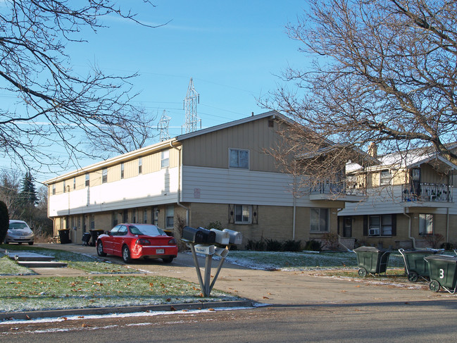 12135 Dearbourn Ave in Wauwatosa, WI - Foto de edificio - Building Photo