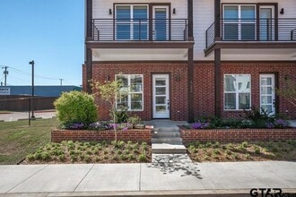 522 W Erwin St in Tyler, TX - Building Photo - Building Photo