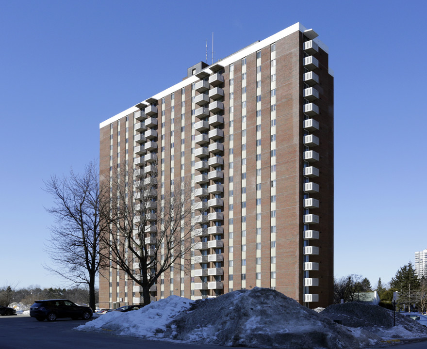 Alta Vista Towers Apartments in Ottawa, ON - Building Photo