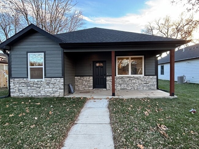 property at 611 Yuma St