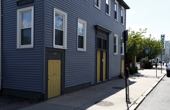 193-195 Hampshire St in Cambridge, MA - Foto de edificio - Building Photo