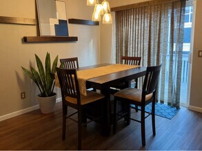 723 N 8th St in Coos Bay, OR - Foto de edificio - Building Photo