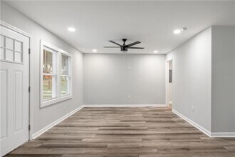 1288 Lorenzo Dr SW in Atlanta, GA - Building Photo - Building Photo