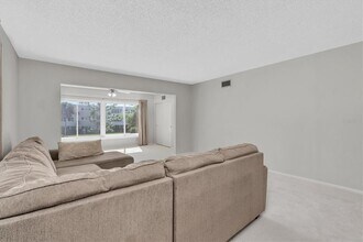 2417 Persian Dr in Clearwater, FL - Building Photo - Building Photo