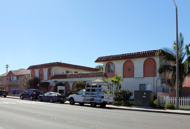 Casa De Oro in Imperial Beach, CA - Foto de edificio - Building Photo