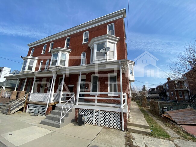 property at 319 N Hawthorne St