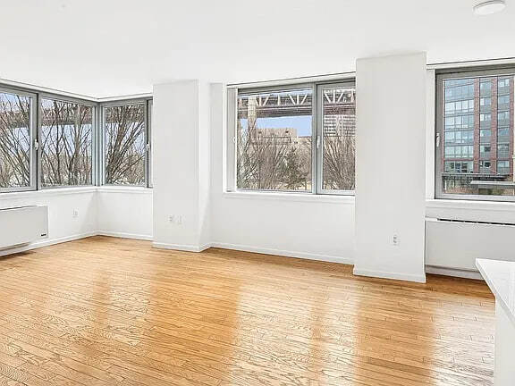 425 E Main St in New York, NY - Building Photo