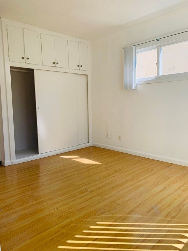 3659 Overland Ave in Los Angeles, CA - Building Photo - Interior Photo