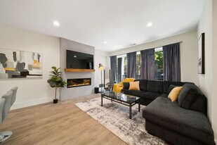 2110 W Washington Blvd in Chicago, IL - Building Photo