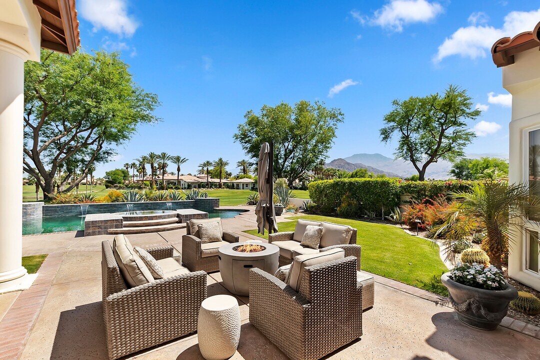 48644 Vista Palomino in La Quinta, CA - Building Photo