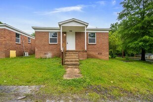 Helena Apartments in Charlotte, NC - Building Photo