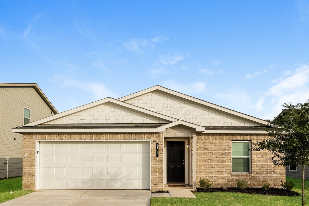 15645 Briar Forest Dr in Conroe, TX - Building Photo