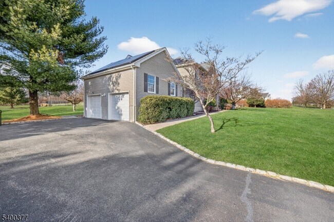 7 Sun Valley Way in Washington Township, NJ - Building Photo - Building Photo