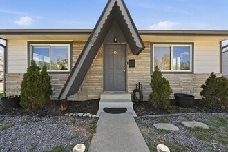 1800 S Shoshone St in Denver, CO - Building Photo - Building Photo