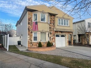 24 Purdue Ct in Staten Island, NY - Building Photo - Building Photo