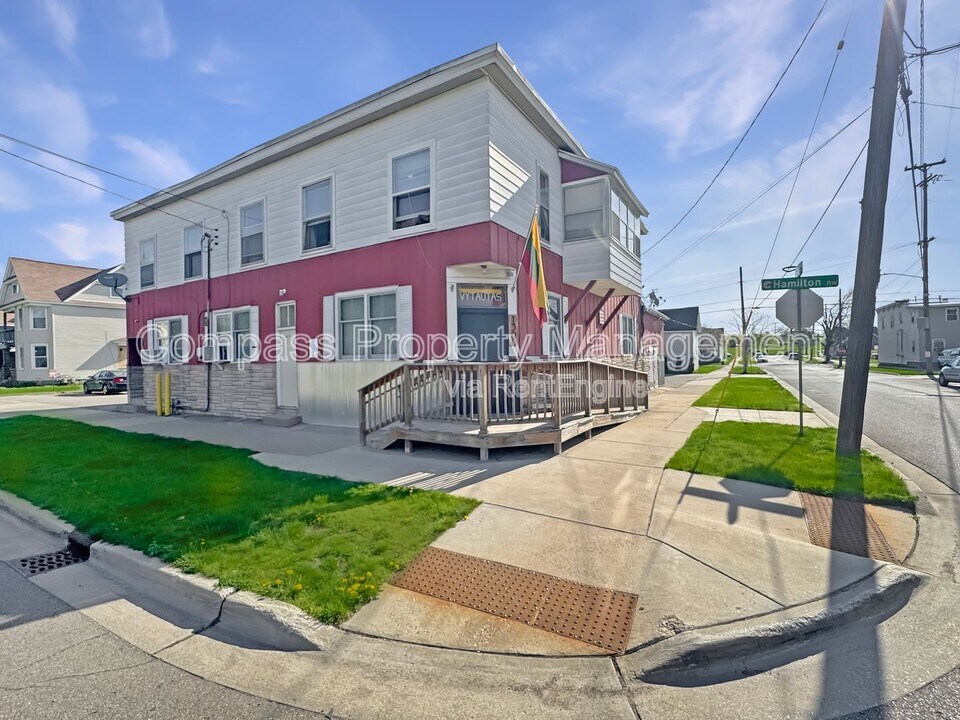 1300 Hamilton Ave NW in Grand Rapids, MI - Building Photo