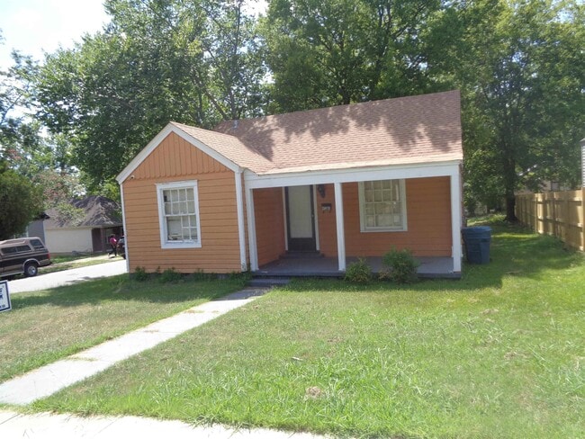 property at 920 S Elm St