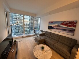 1170 Rue Saint-Antoine O in Montréal, QC - Building Photo